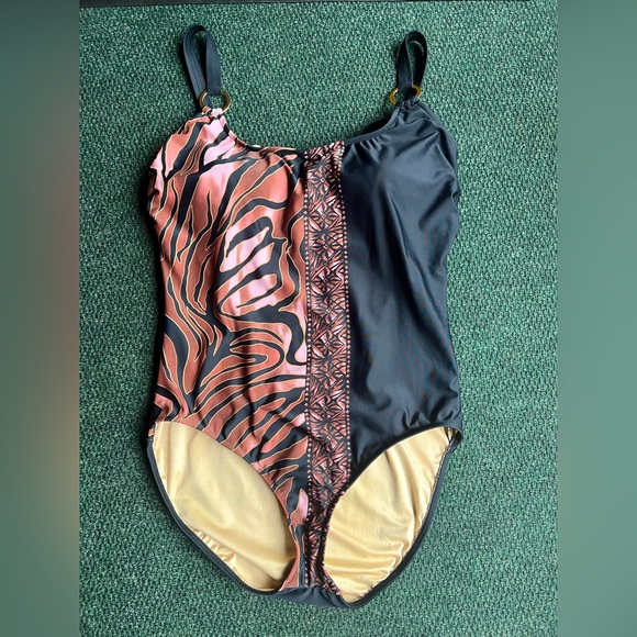 CAROL WIOR / animal print and black swimsuit / 18W - Picture 1 of 11